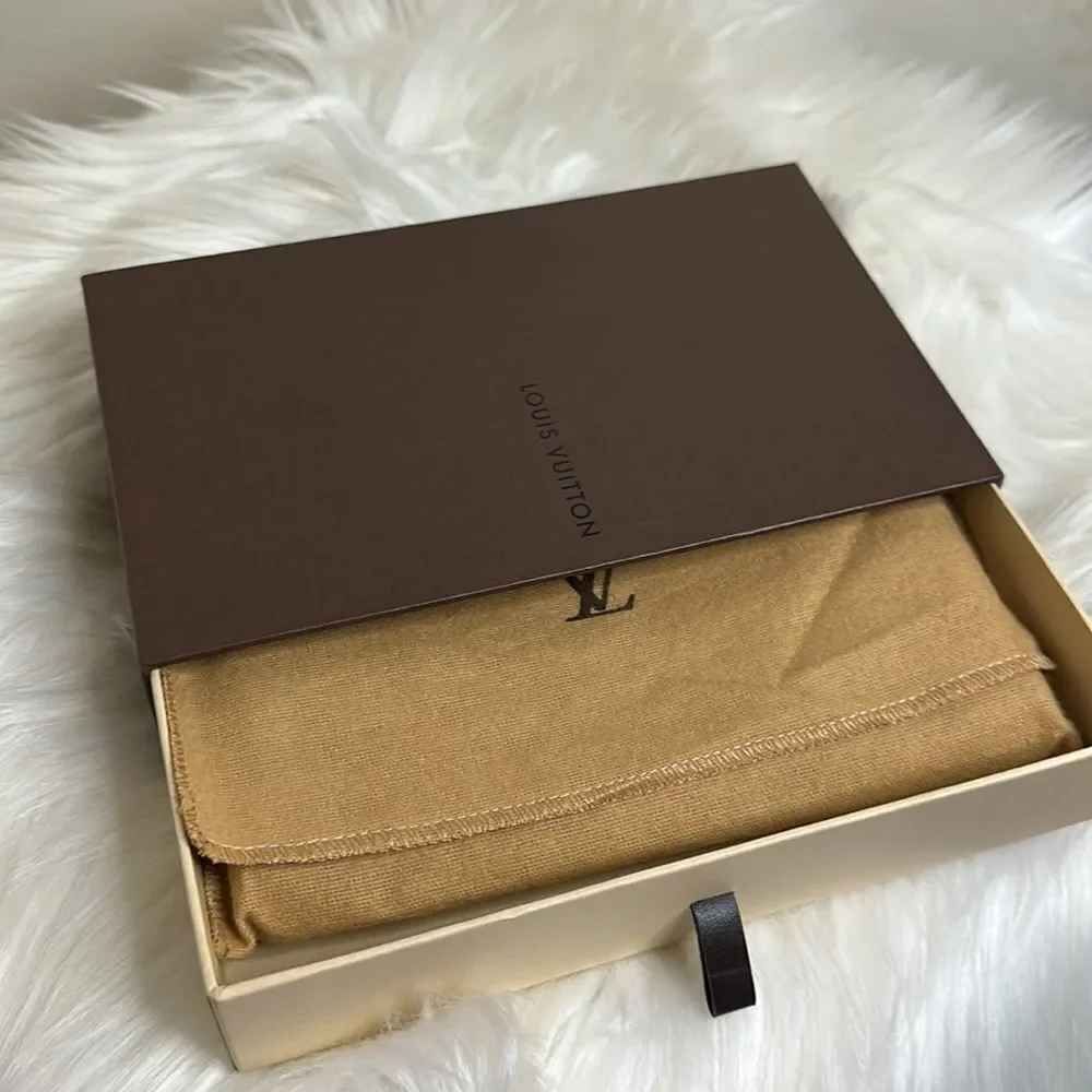 💯Authentic Louis Vuitton DE Long Wallet 🍀